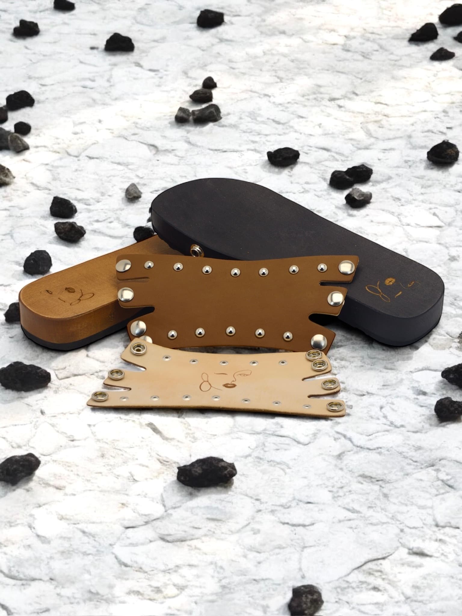 Tomaia Marrone Borchiato